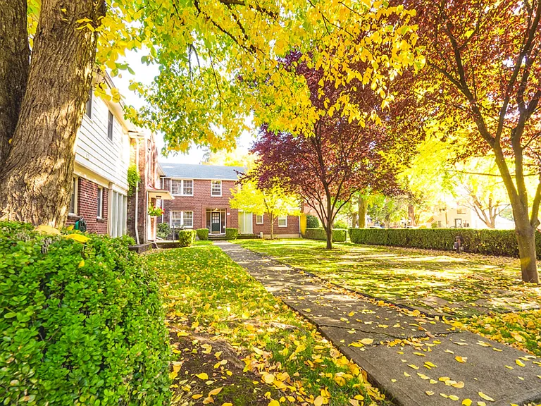Colonial Park Apartments - Comfortable Living with a $99 Deposit Move-In Special — Photo 16