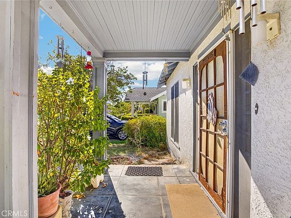 3rd image of 819 College Ave