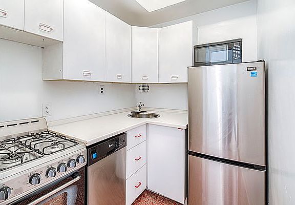 3rd image of 7 Park Ave APT 114