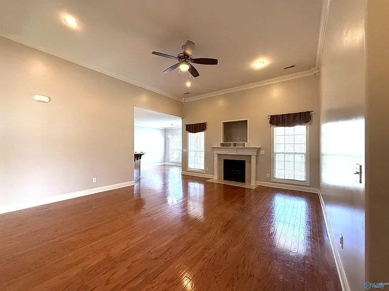225 Pennsylvania Ave — Photo 10