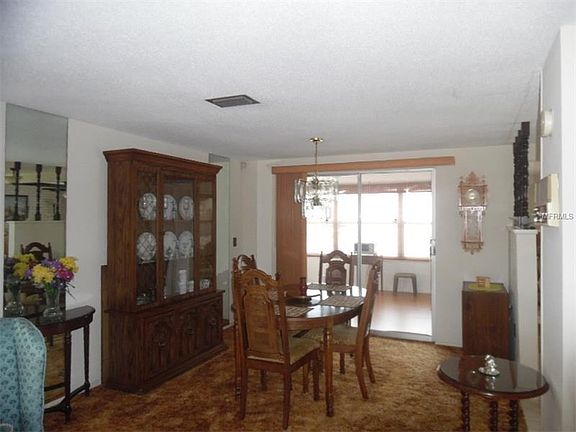 Formal Dining Area w/sliders to Florida Room