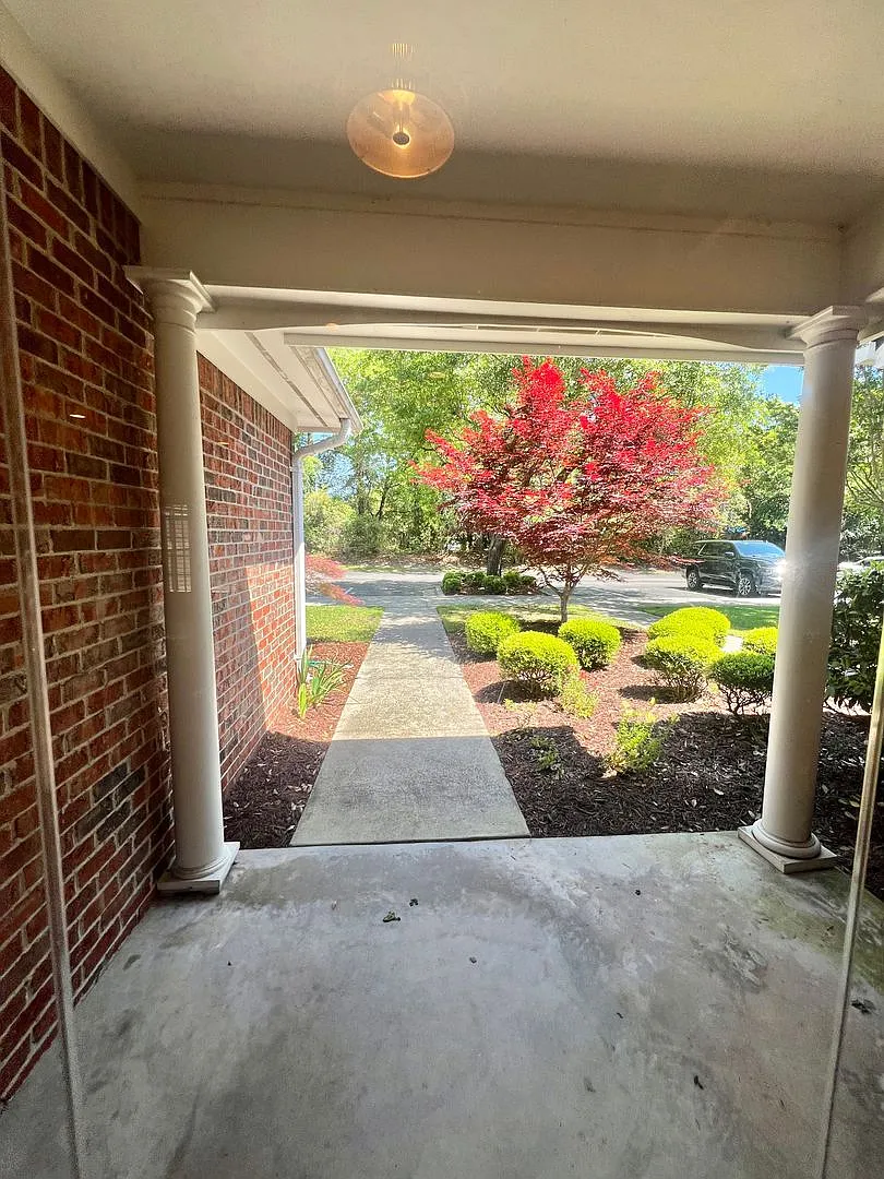 Leeward Village Updated 2BR! Eastwood Rd/ Military Cuttoff/ Wrightsville Beach Area one level bri... — Photo 2