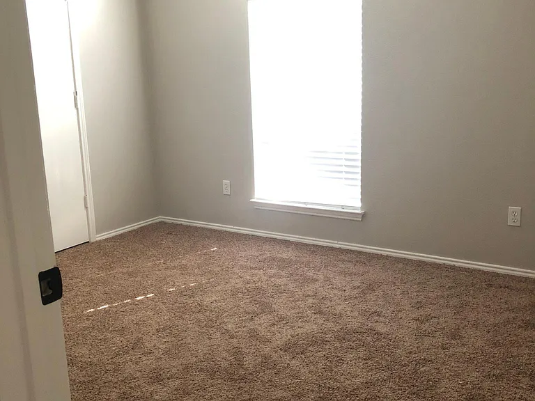 400 Bretts Way — Photo 11
