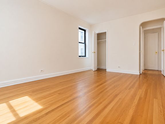 5th image of 729 W 186th St APT 2D