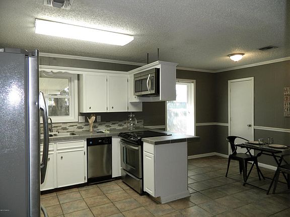 5th image of 227 Churchill Dr