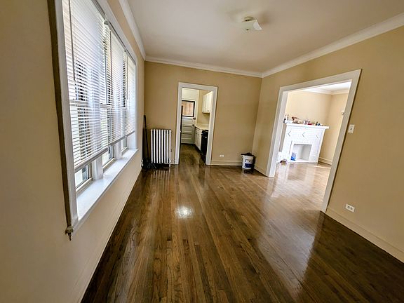 2nd image of 1625 W Greenleaf Ave APT 1B