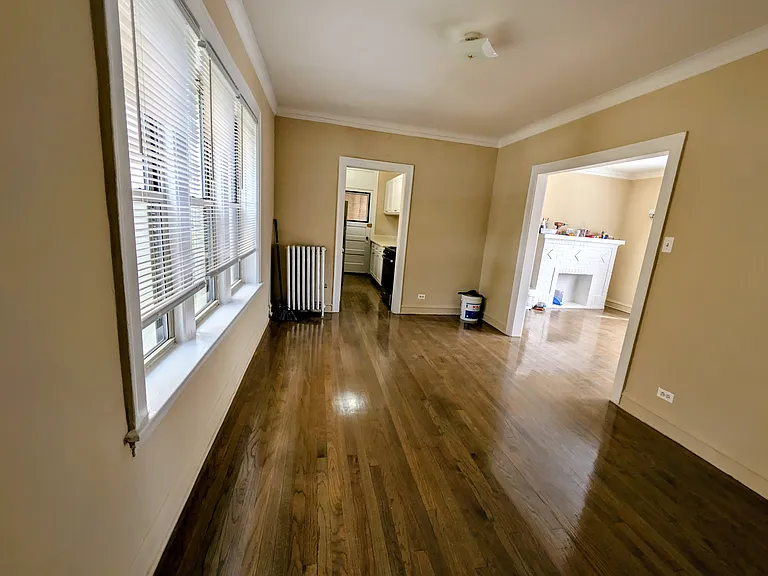 1625 W Greenleaf Ave #1B — Photo 2