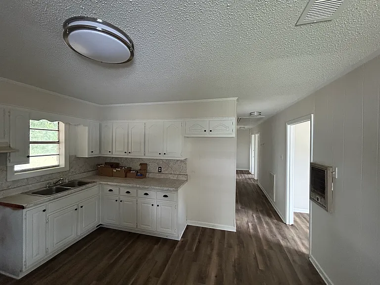 815 Peeler Rd — Photo 4
