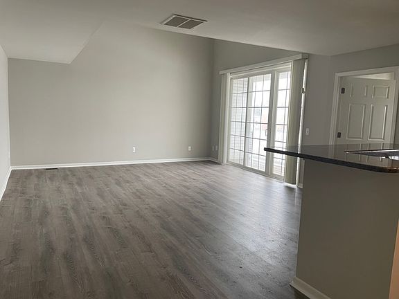 5th image of 8481 Towne Center Cir N #7-87