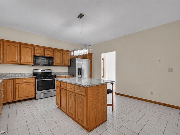 5th image of 7358 Oakhill Rd