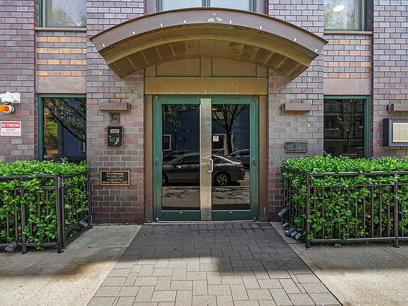 5th image of 87 Jackson St APT 4B