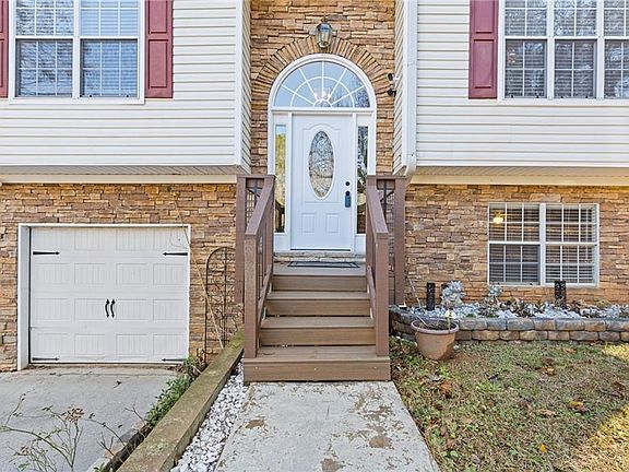 3rd image of 402 Eileen Cir