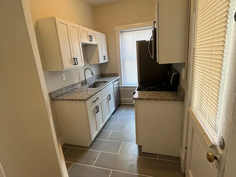410 — Photo 18