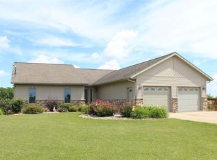 13819 Wild Rose Ln, Dubuque, IA 52002