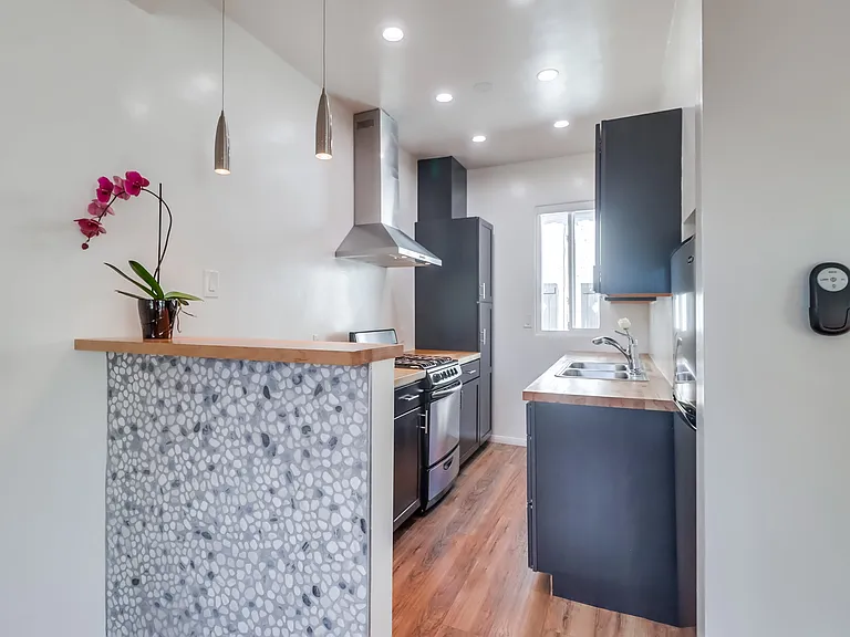 2455 Union St — Photo 11