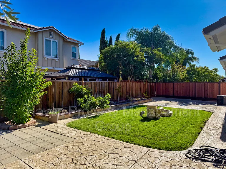 49 E Heritage Dr — Photo 15