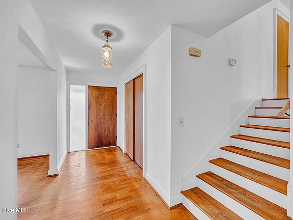 4th image of 146 Wintergreen Road