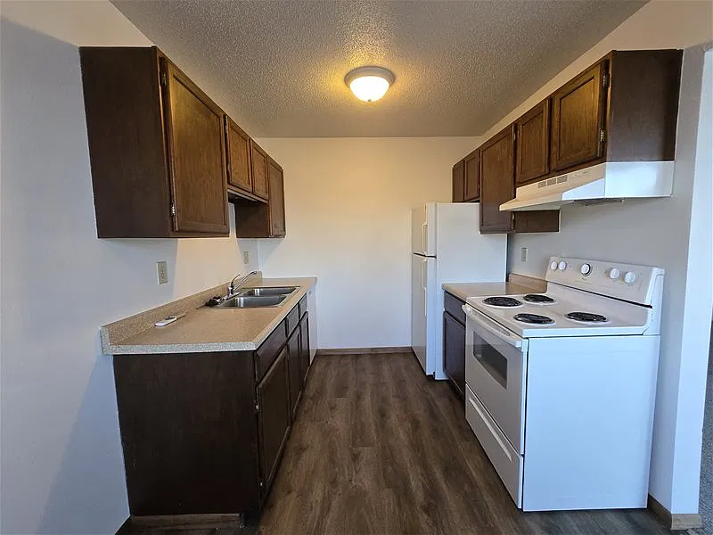 502 Lewis Ave E — Photo 1
