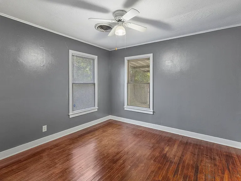 2907 Common St — Photo 6