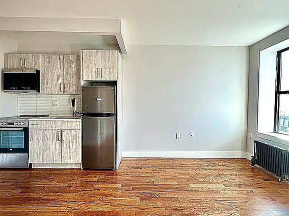 2nd image of 195 Underhill Ave #2R