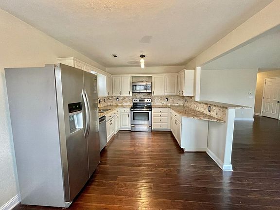 4th image of 1405 SE 22nd St