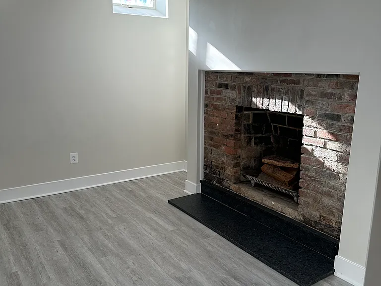 214 S Henry St #214B — Photo 4