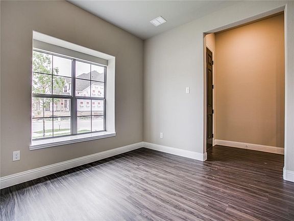 4th image of 3417 Montadale Ave