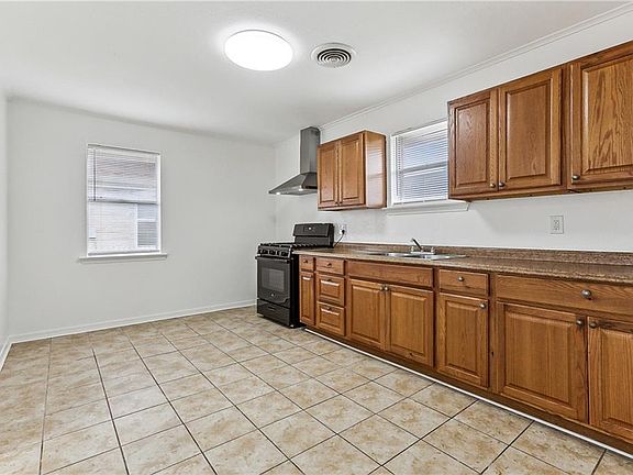 4th image of 1357 Terry St