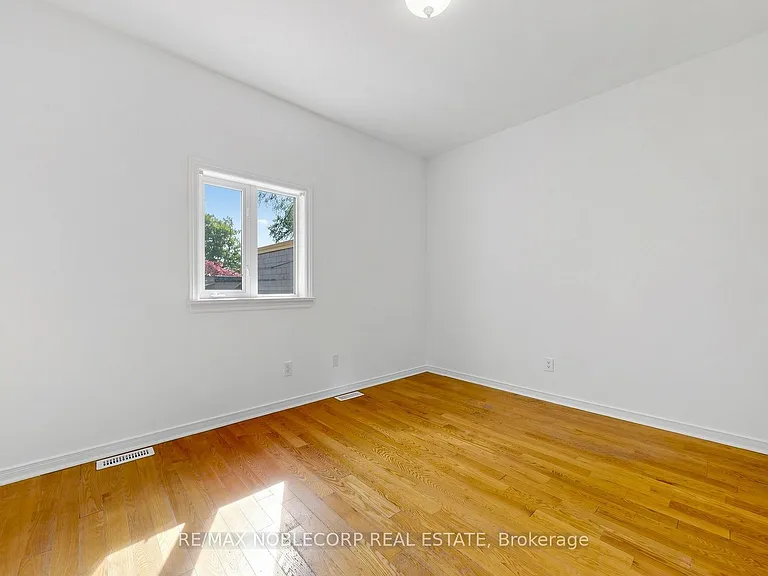 67 Florence Cres #1 — Photo 6