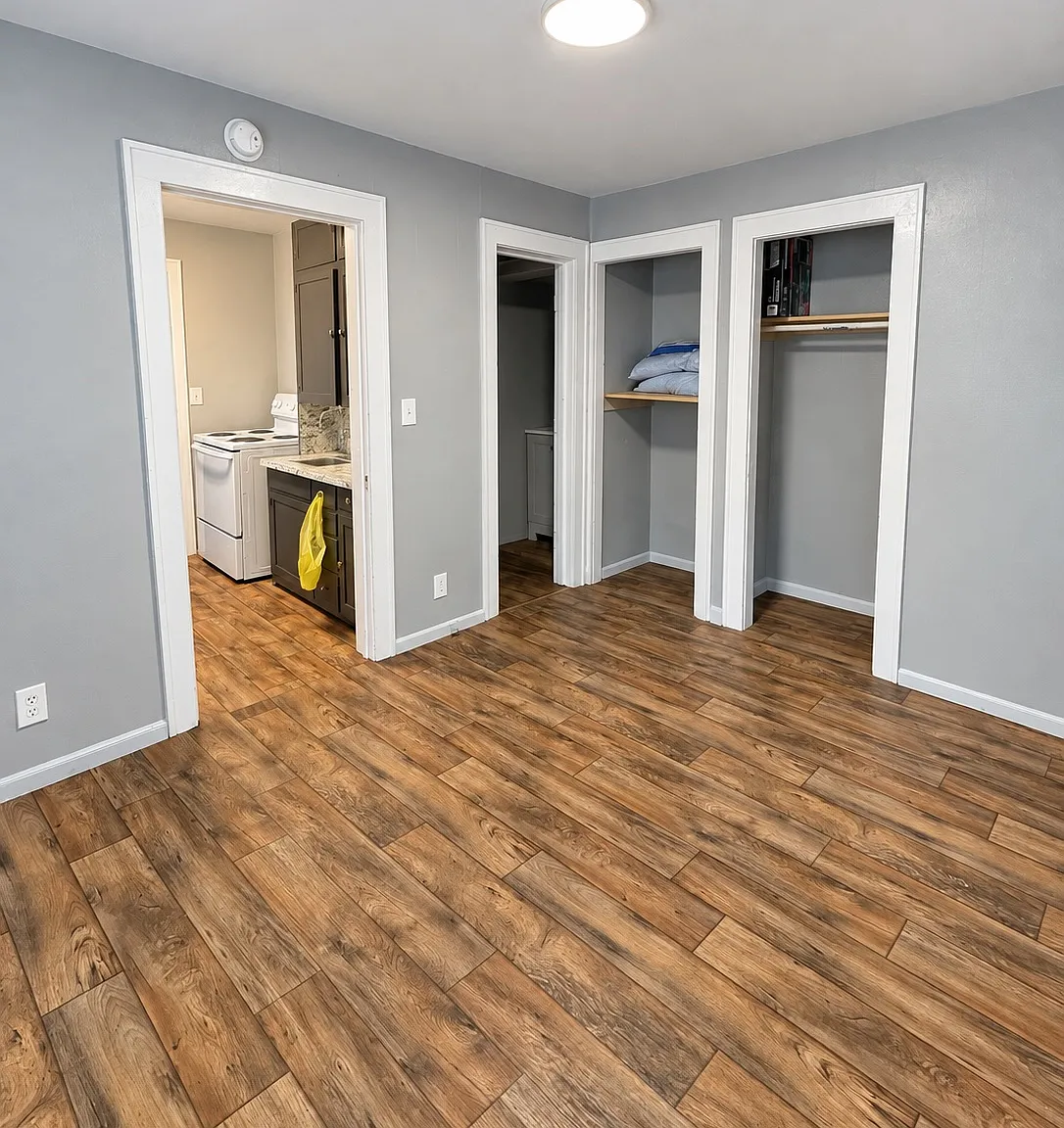 1201 East 8th Street - B — Photo 2