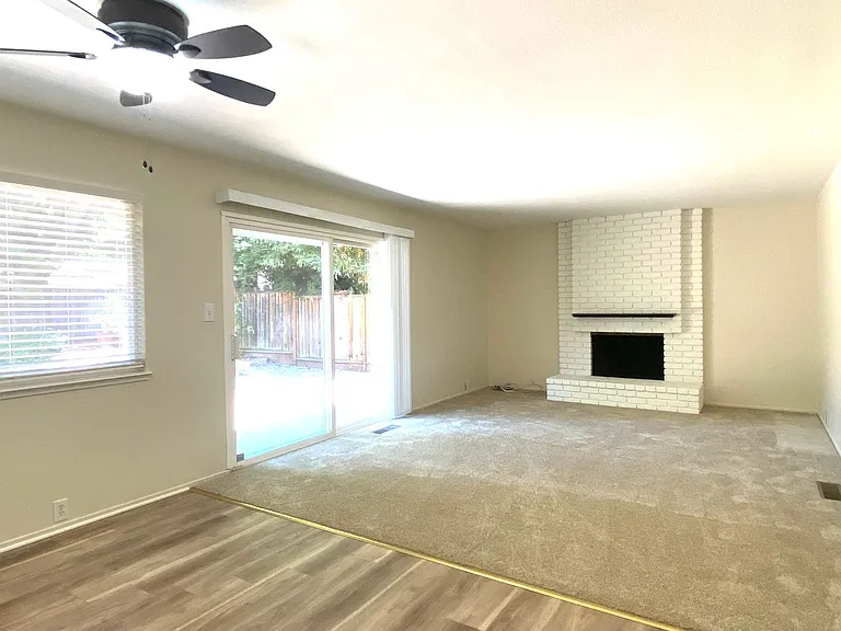 4653 Del Valle Pkwy — Photo 12