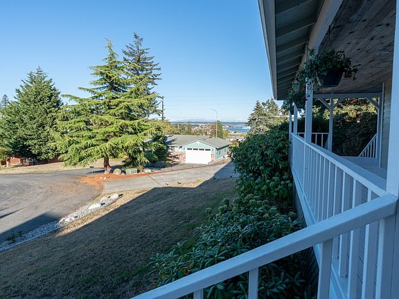 4th image of 1018 Oakmont Ln