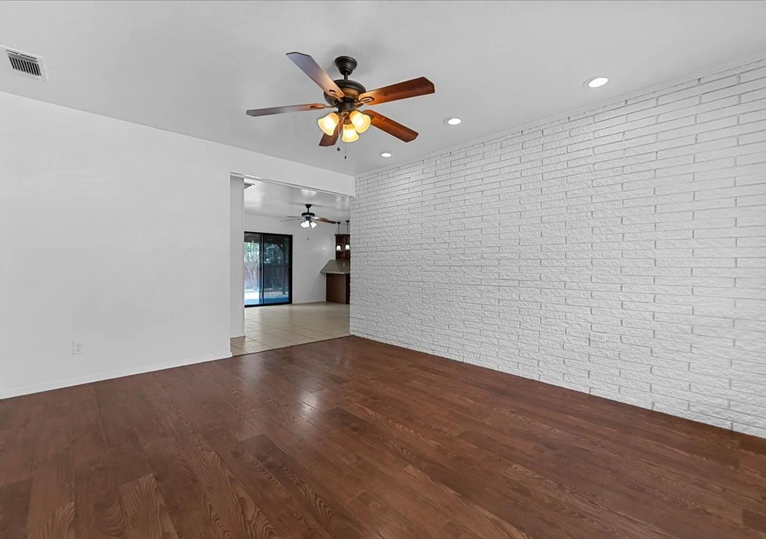 Ready for Immediate Move-In! 3 Bed 2 Bath 1296 SQFT House in Richardson Heights Subdivision — Photo 3