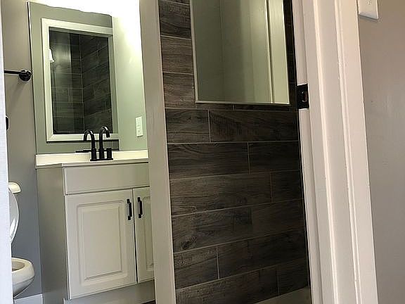 Upper level bathroom