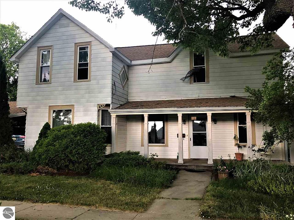 1st image of 213 S 4th St