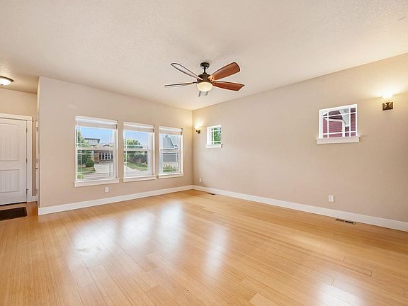 3rd image of 2202 Cocklebur Ln