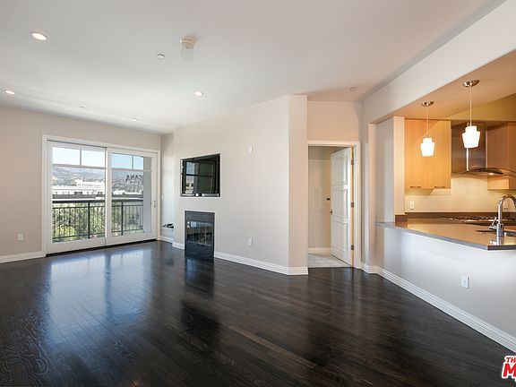2nd image of 609 Caruso Ave