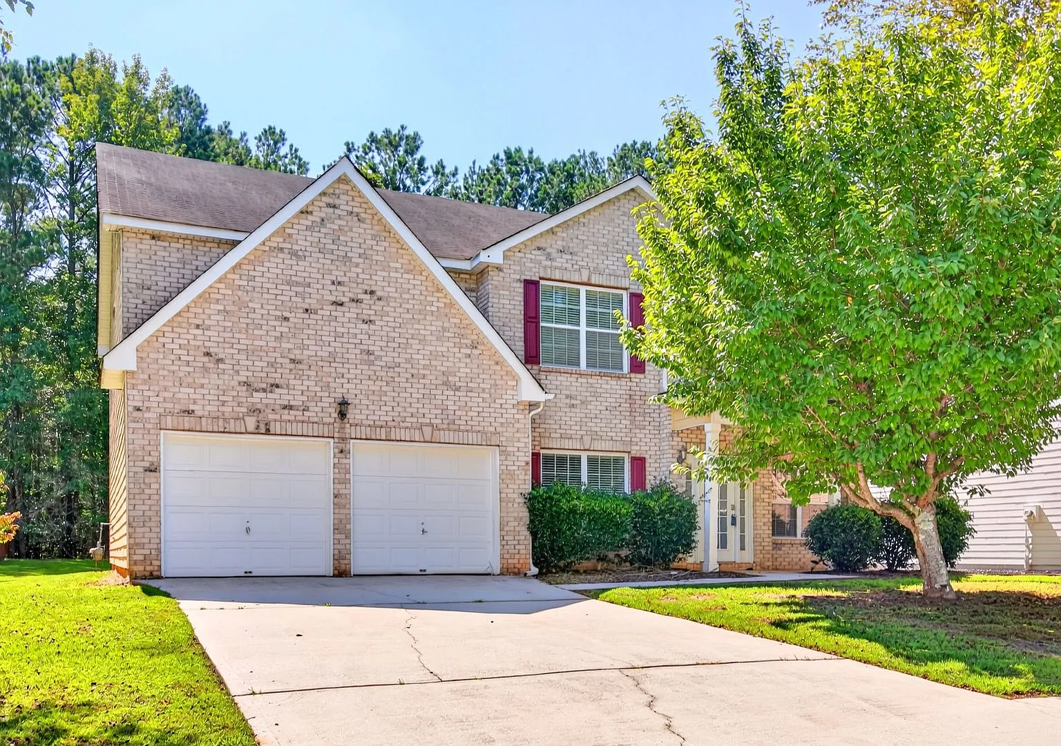 Beautiful Five Bedroom in Fairburn! — Photo 1