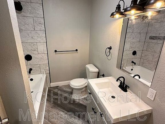 3rd image of 3400 E 14th St APT 2W