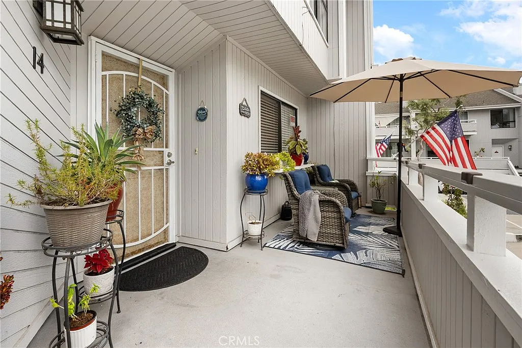 3 bed, 2.5 bath, 1647 sqft, $5,350 — Photo 2