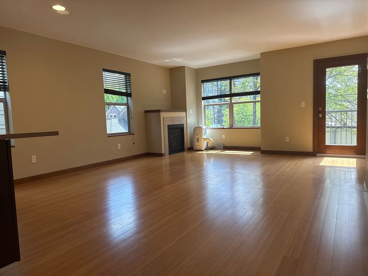 Convenient 3 beds, 2.5 bath in Ballard — Photo 3