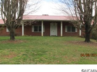 3 Snelson Dr, Asheville, NC 28806