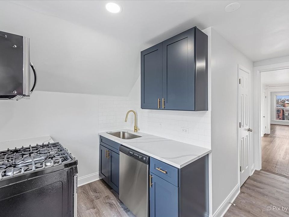1st image of 3111 N Clifton Ave #507