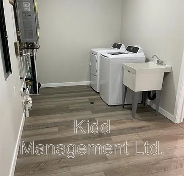 6936 Langer Cres #B — Photo 4