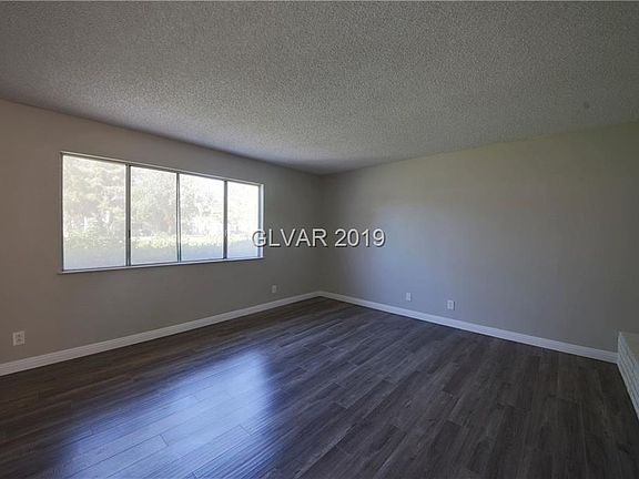 4th image of 306 Greenbriar Townhouse Way