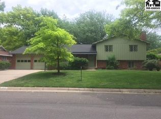 2604 Heather Pkwy, Hutchinson, KS 67502