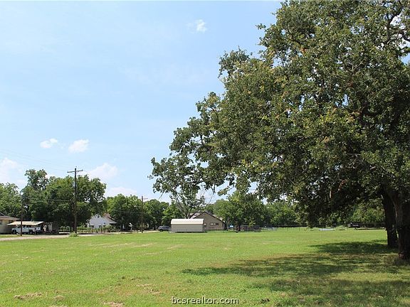 4th image of Avenue E E