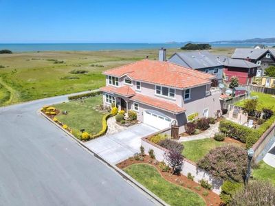 201 Myrtle St, Half Moon Bay, CA, 94019