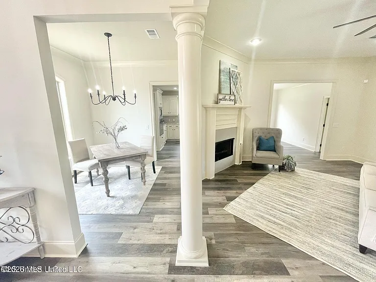 718 Chambord Dr — Photo 10
