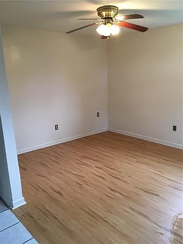 3 bed, 1.0 bath, 950 sqft, $1,350 — Photo 2